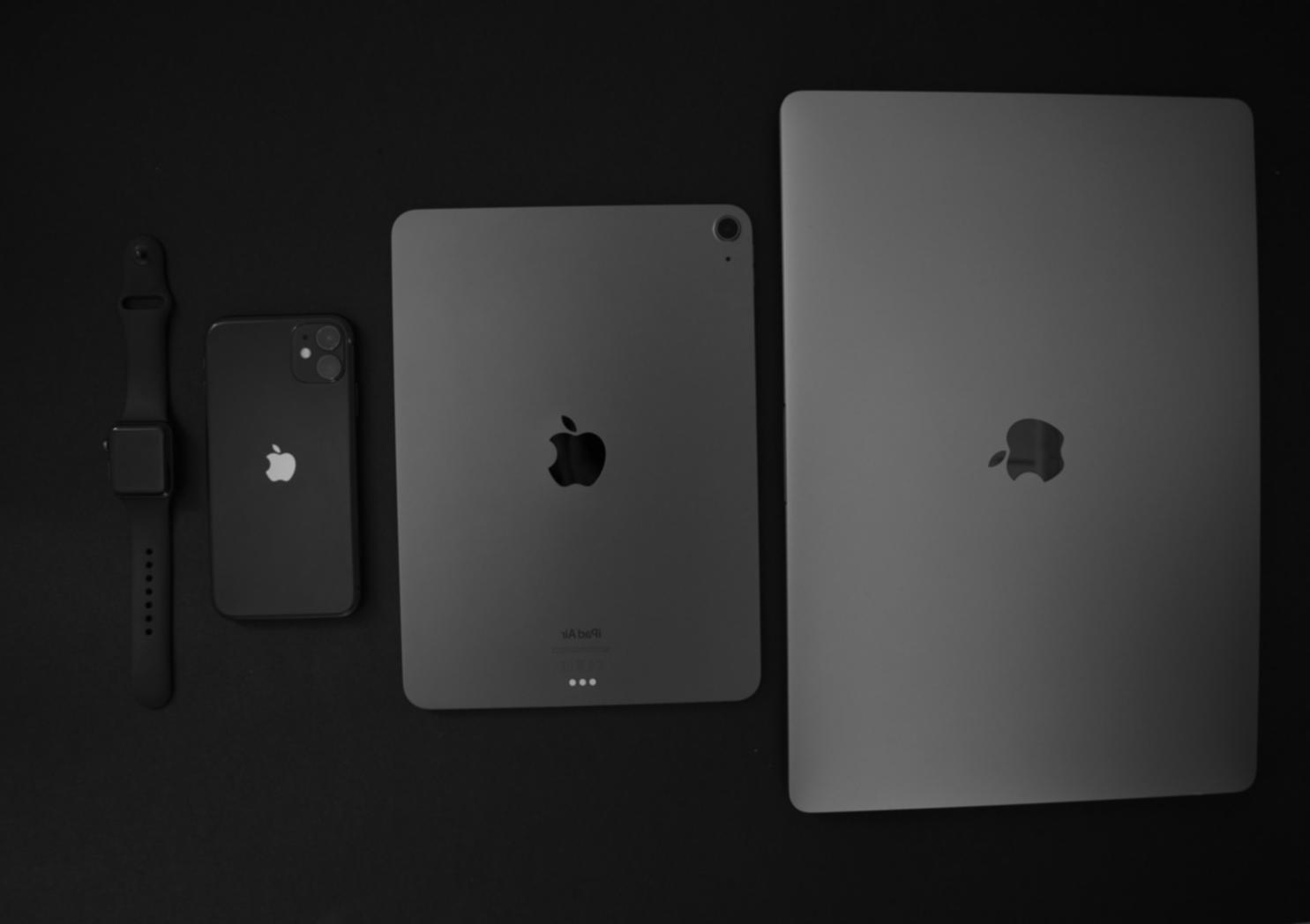 Unternehmens-Team bei strategischer Planung mobiler SEO-Initiativen